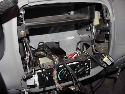 Ford stereo radio wiring harness with amplifier bypass
