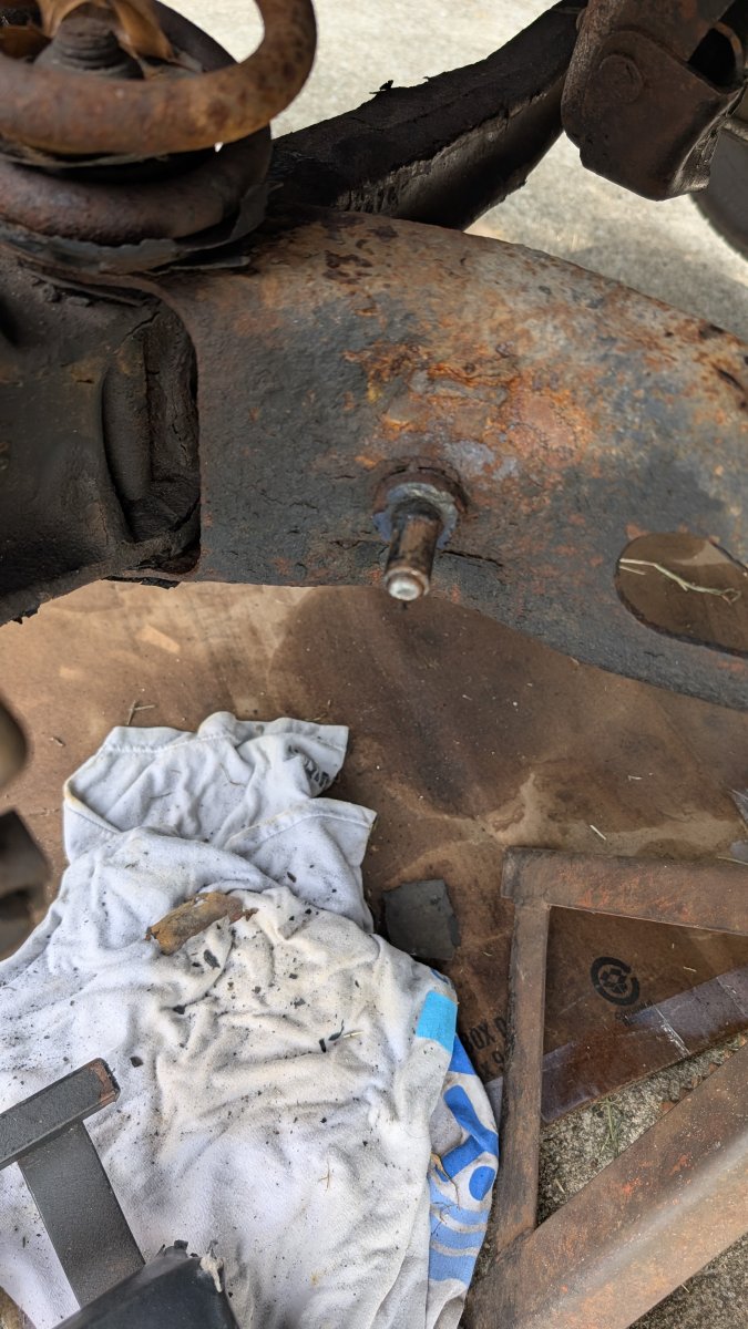 Front lower shock mount