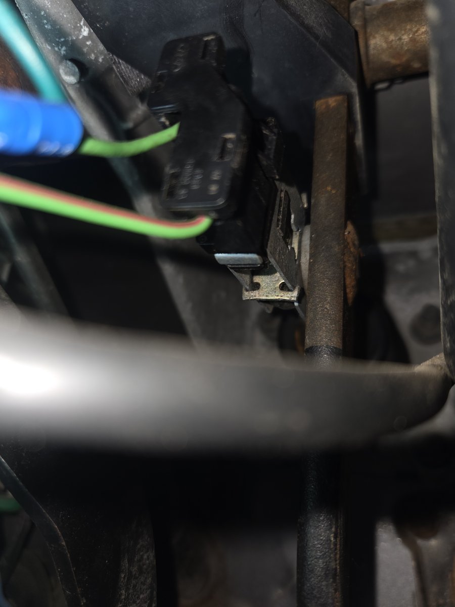 1991 Ford Ranger clutch pedal switch confusion