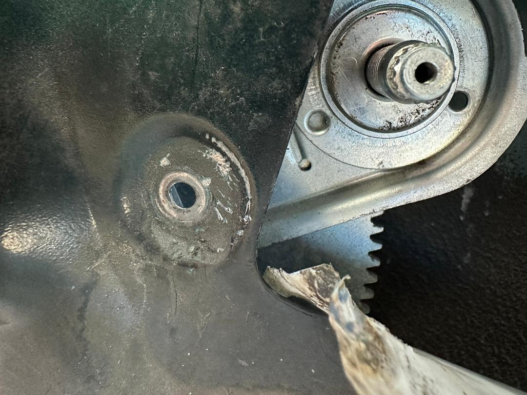 1990 Manual window regulator mounting