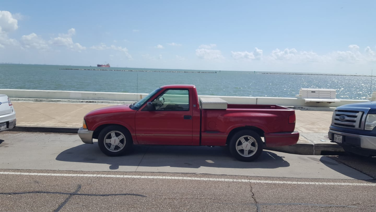 How does a 2002 ford ranger fx4 off road compare to a 2002 chevy s-10 z-r2