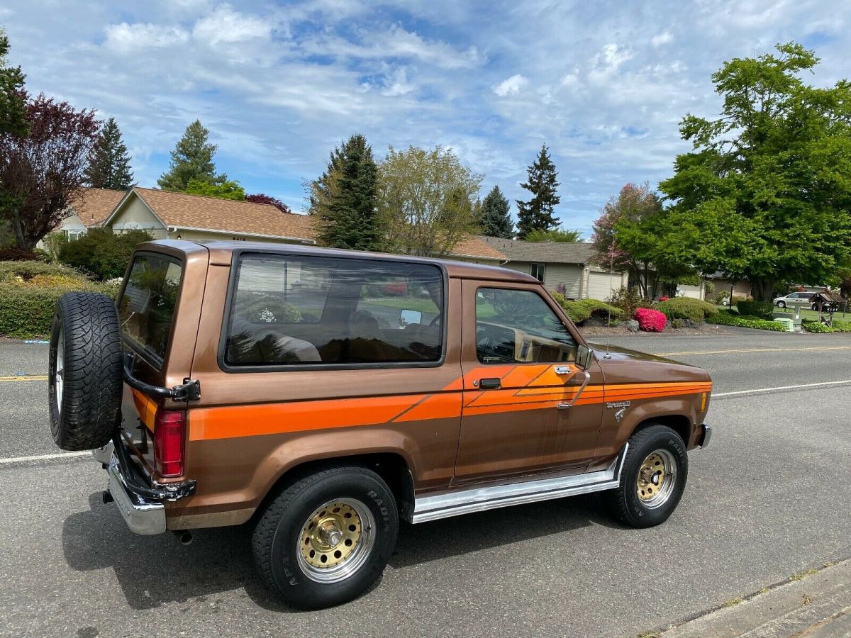 1984-ford-bronco-ii-2-v6-5-spd-super-clean-rust-free-worldwide-no-reserve-1.jpg