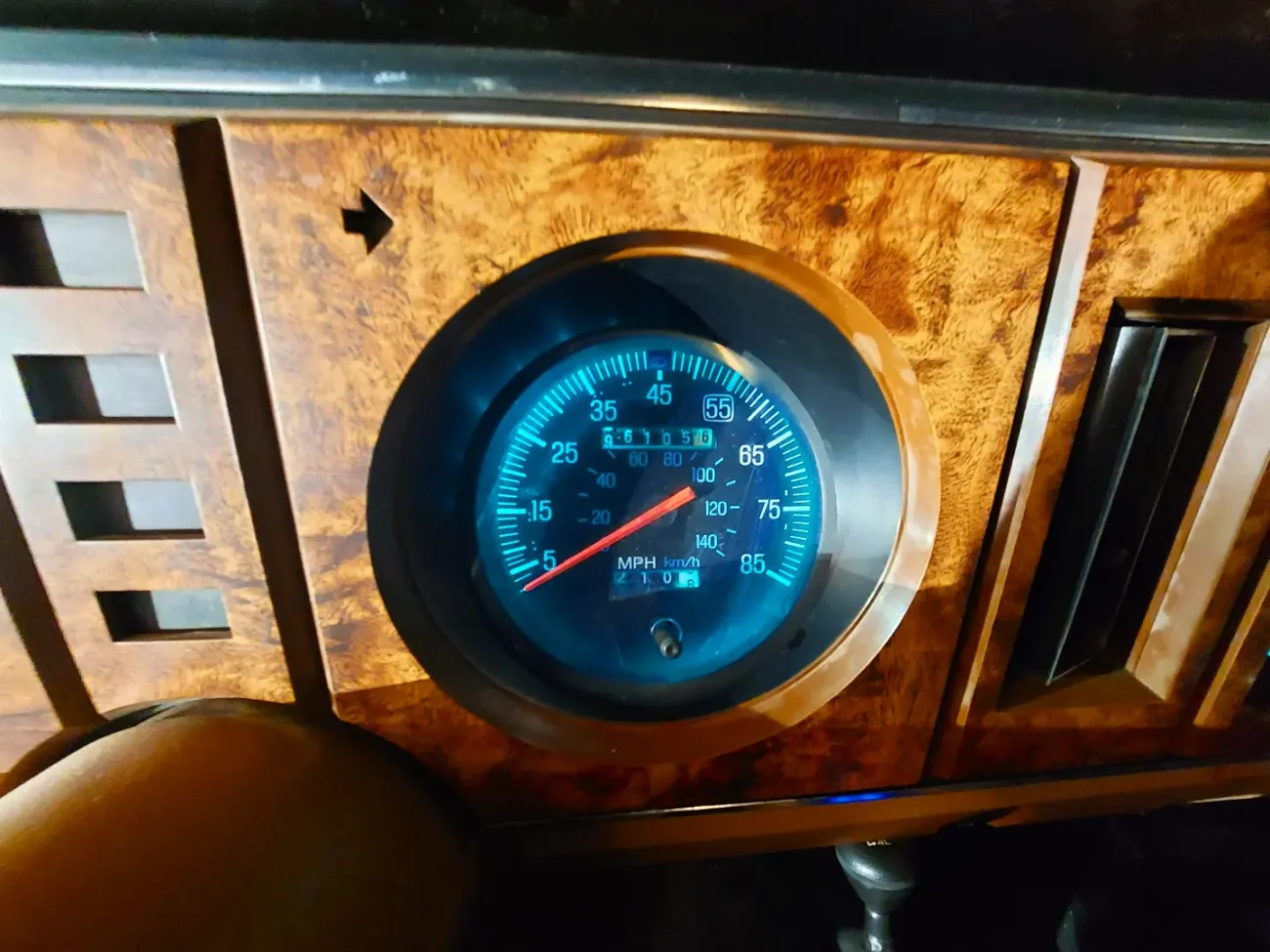 1984_ford_bronco_ii_project_b2_marauder_gauges-1.webp