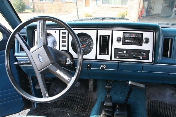 1984_ford_bronco_ii_xlt_4wd-pic-6580602752479597916-1600x1200.jpeg.jpg