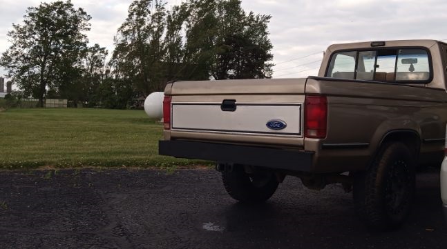 1989 Ranger XLT 4x4 2.9 V6 tailgate painted.jpg
