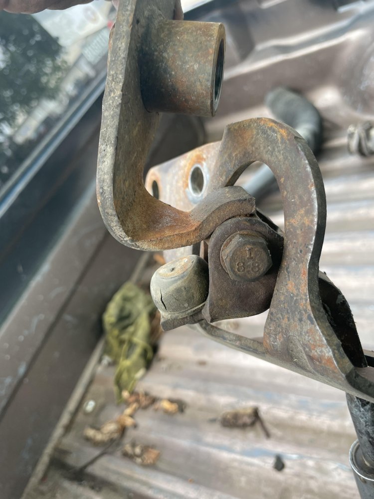 1992 Ford ranger bent shift linage 2.jpg