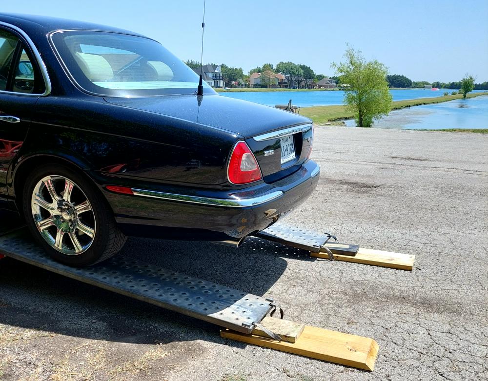 2005_jaguar_xj8_on_auto_transporter_uhaul_trailer_100.JPG