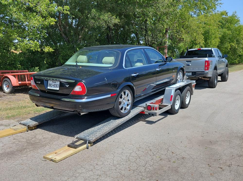 2005_jaguar_xj8_on_auto_transporter_uhaul_trailer_200.JPG