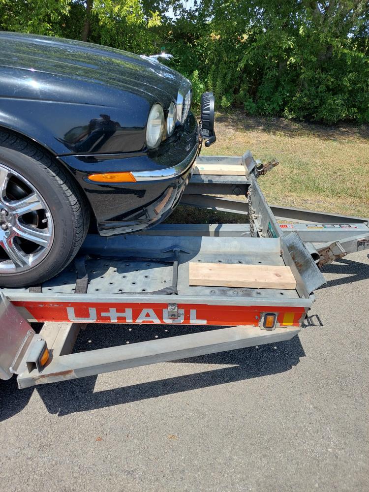 2005_jaguar_xj8_on_auto_transporter_uhaul_trailer_300.JPG