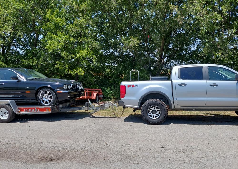 2005_jaguar_xj8_on_auto_transporter_uhaul_trailer_600.JPG