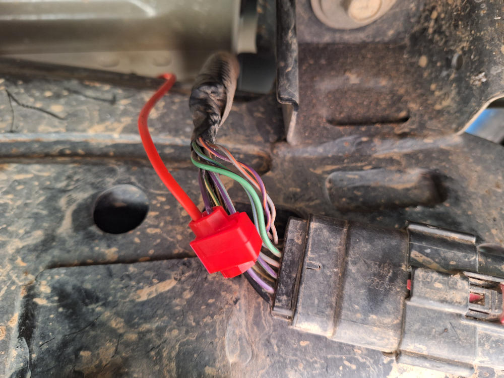 2019-2023_ford_ranger_taillight_plug-1.PNG