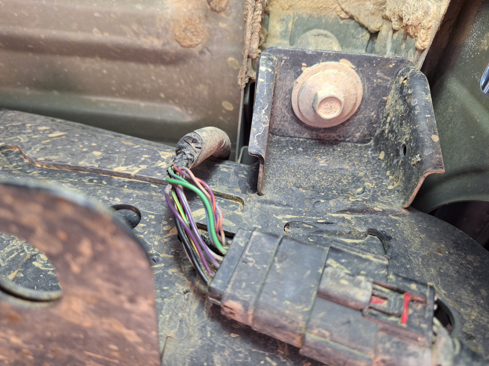 2019-2023_ford_ranger_taillight_plug.PNG