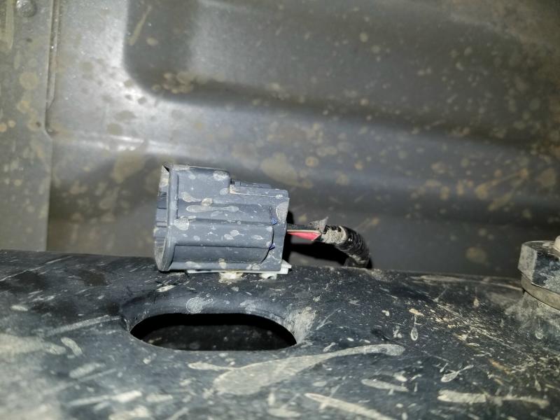 2019_ford_ranger_bed_power_supply_plug_100.JPG