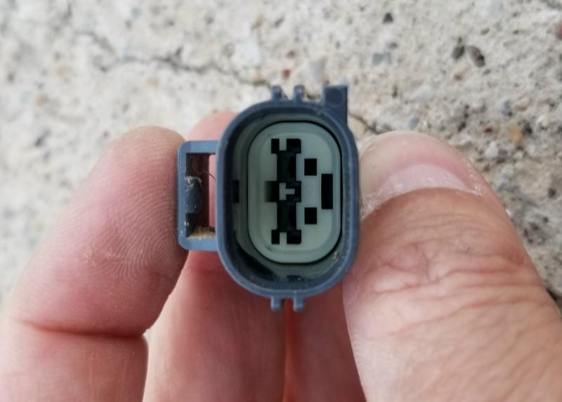 2019_ford_ranger_bed_power_supply_plug_300.JPG