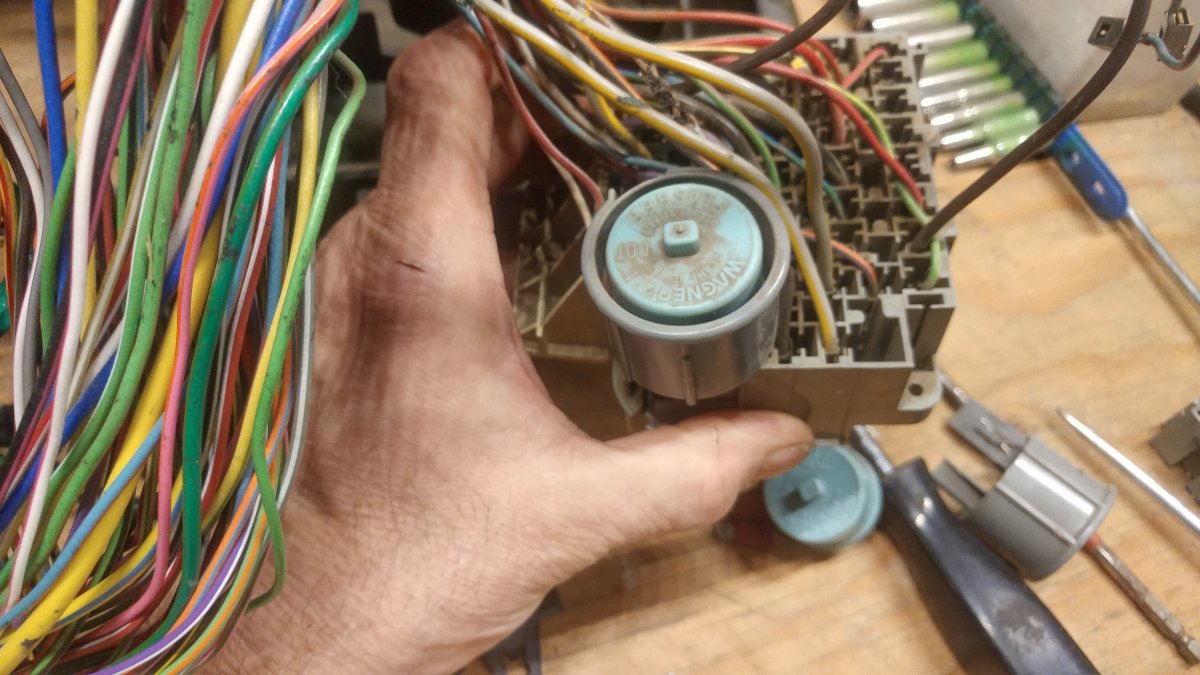 How many Flasher relays?