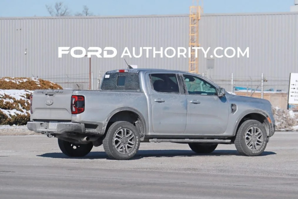 2024-Ford-Ranger-Lariat-FX4-Super-Crew-Short-Bed-US-Market-First-Photos-February-2023-Exterior...jpg