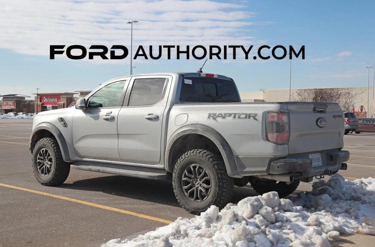 2024-Ford-Ranger-Raptor-US-Spec-Model-FIrst-Real-World-Photos-No-Camo-February-2023-Exterior-005.jpg