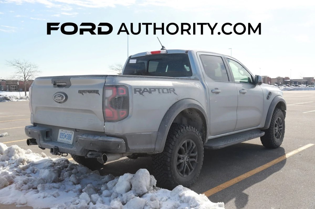 2024-Ford-Ranger-Raptor-US-Spec-Model-FIrst-Real-World-Photos-No-Camo-February-2023-Exterior-007.jpg
