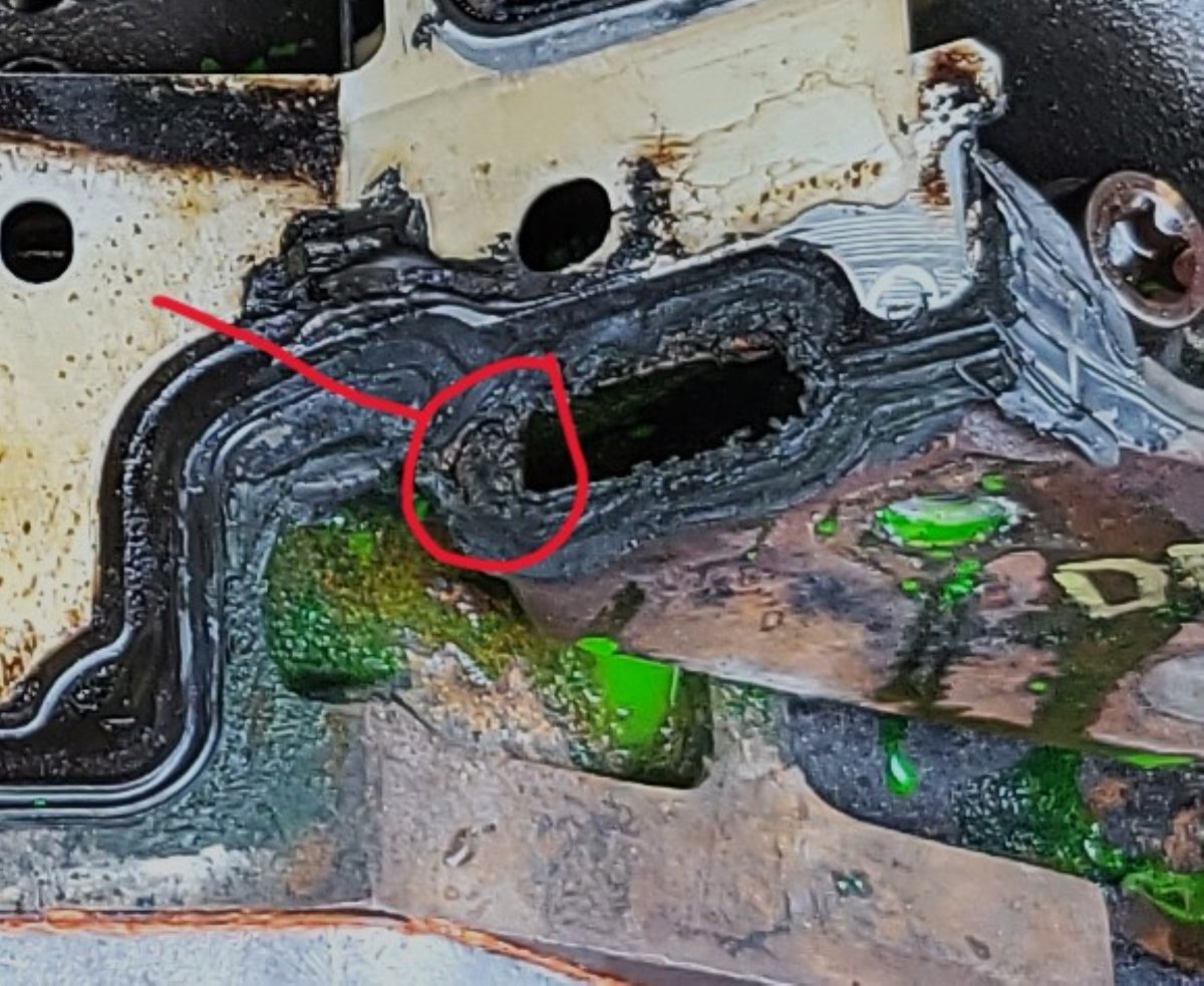 20240715_104522 Intake manifold blown gasket closeup more rez.jpg