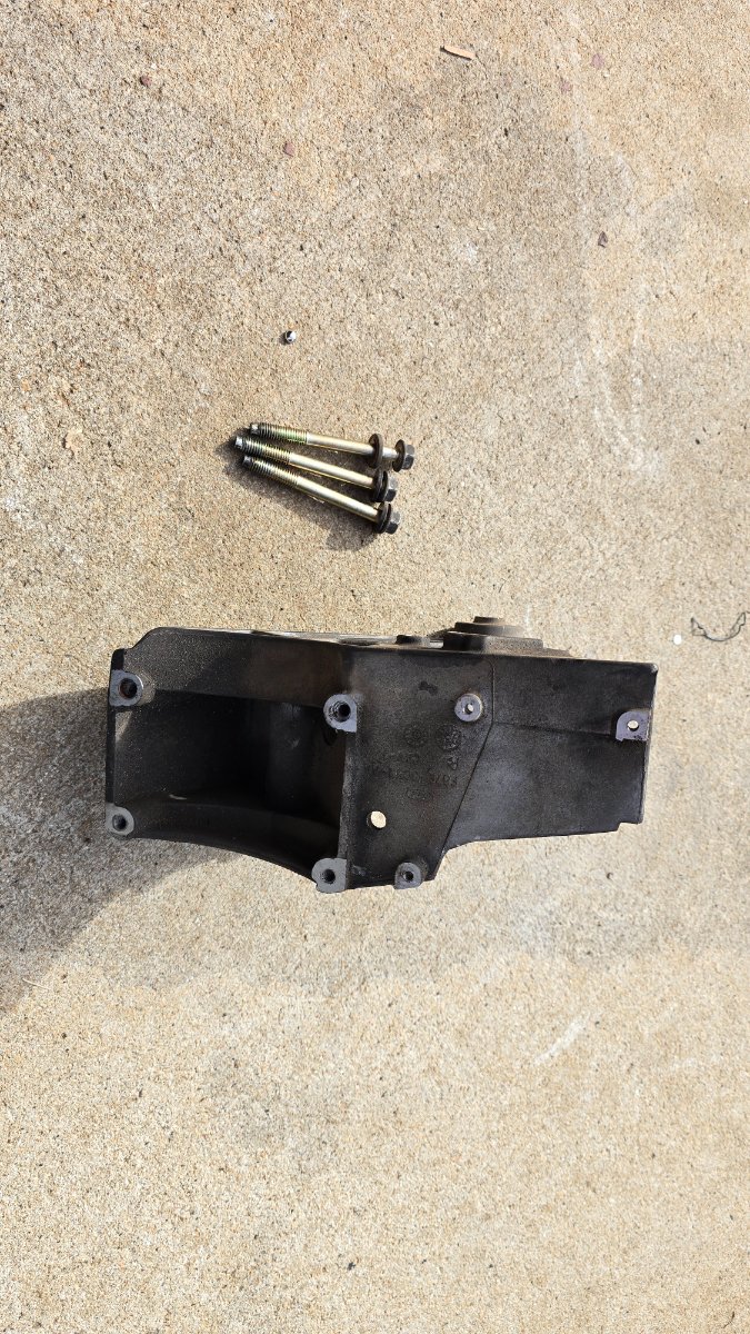 Explorer 5.0l power steering/AC compressor bracket.