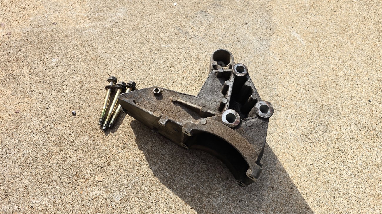 Explorer 5.0l power steering/AC compressor bracket.
