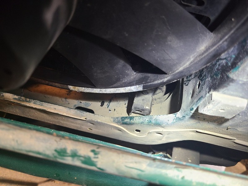 85 AC condenser mounting