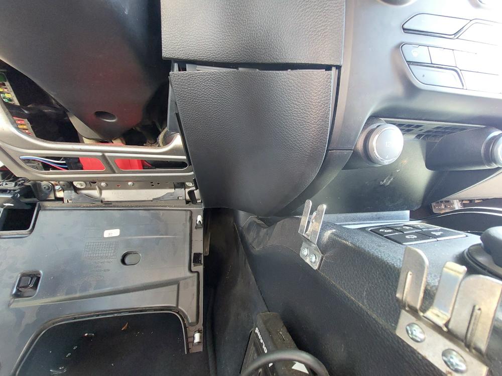 air-on-board_2021_ford_ranger_switch_panel_100.JPG