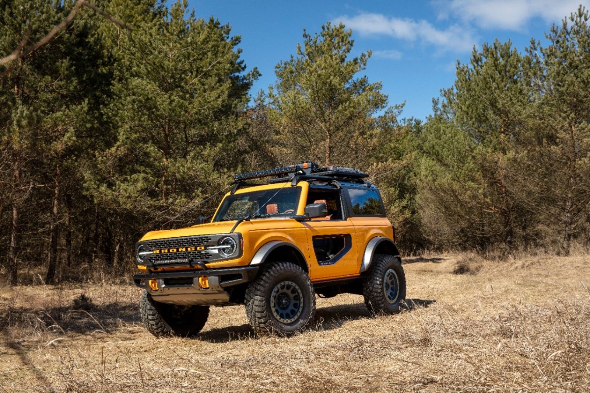 Bronco_2dr_features_01.jpg