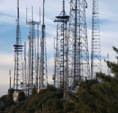 depositphotos_8073862-stock-photo-antenna-forest.jpg