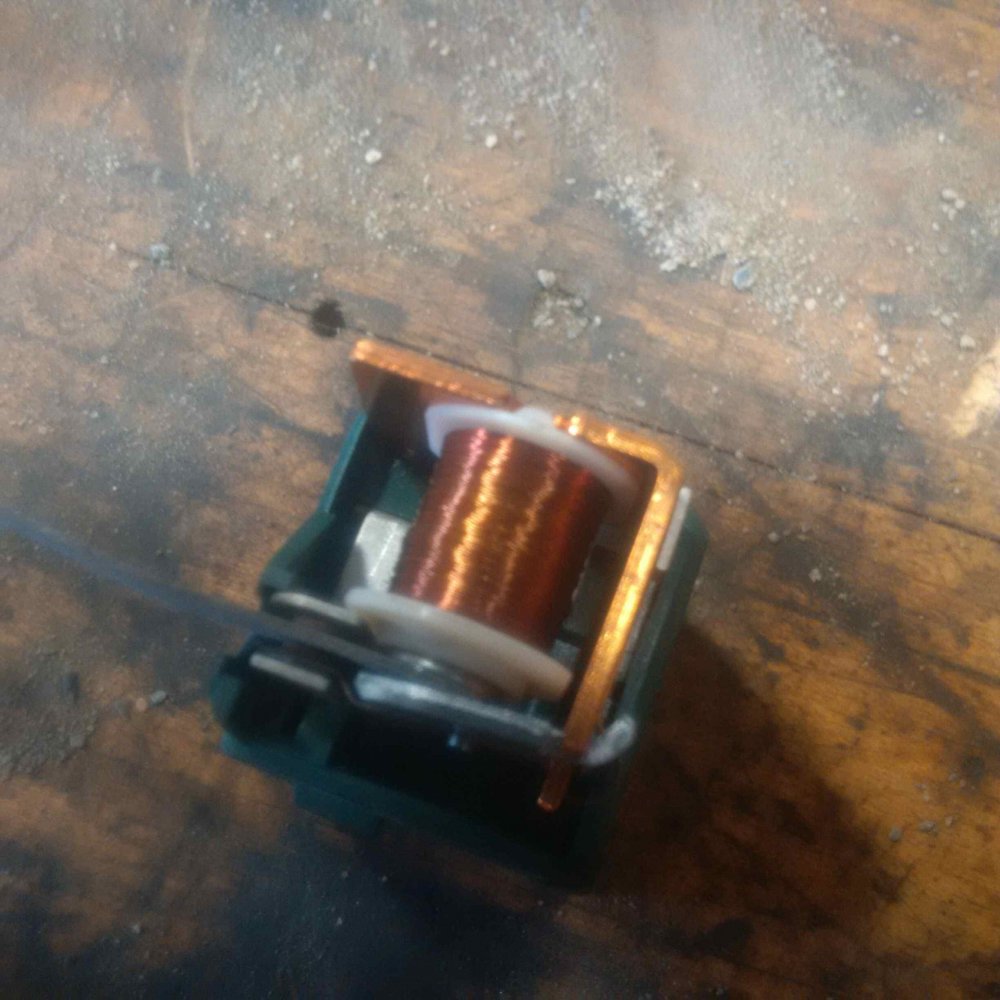 39021