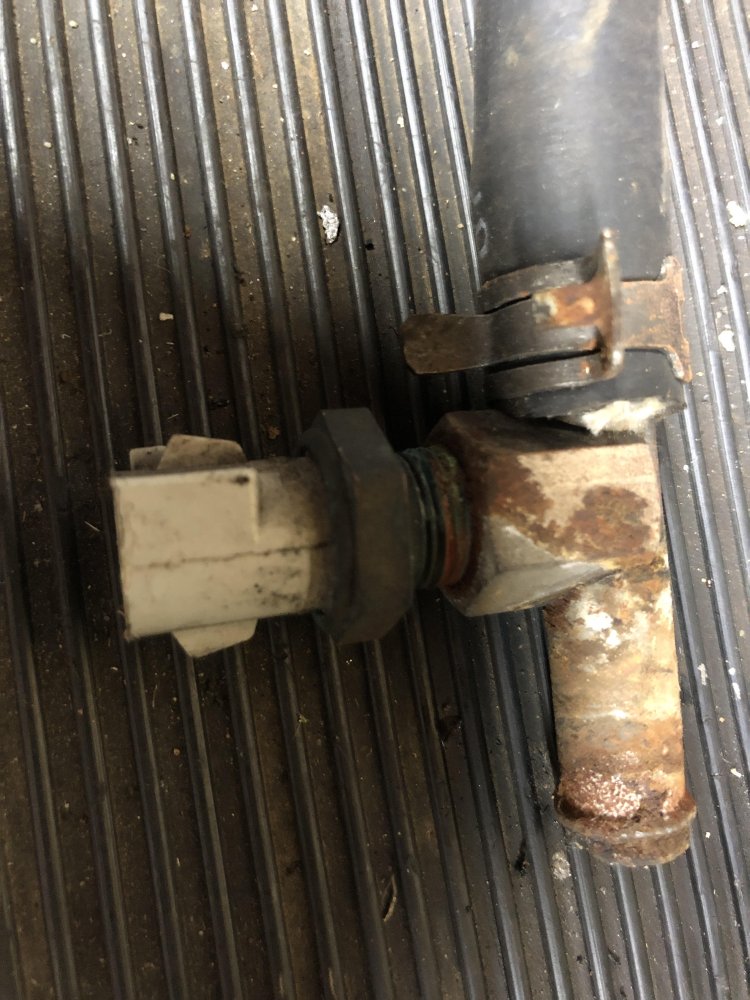 heater pipe T fitting.jpg