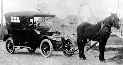 Horse_drawn_US_Mail_car.jpg