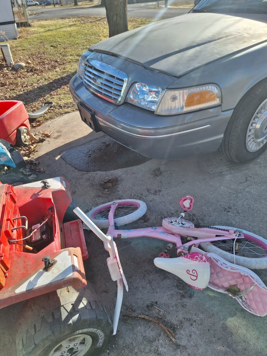 Hate to ask again....crown vic help needed once again....