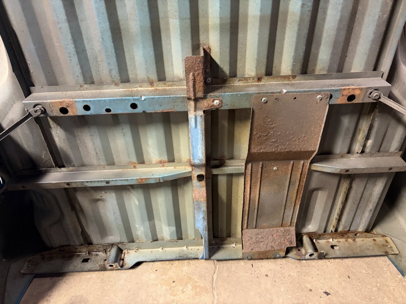 I need a favor from someone with a 93-97 Ranger w 7ft bed