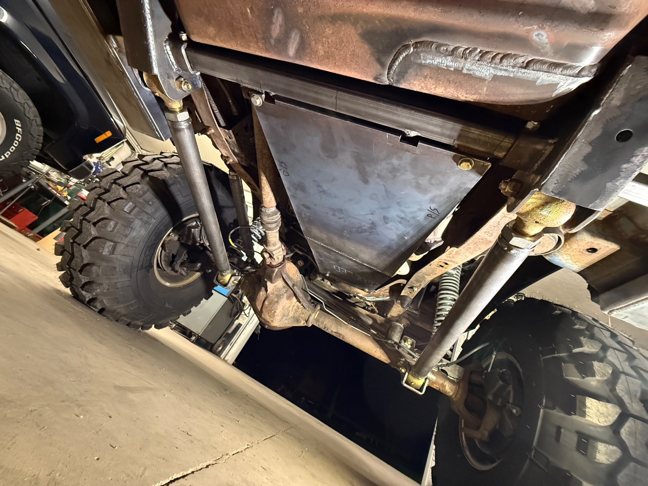 Ultra cheap offroad race Explorer turned rock crawler