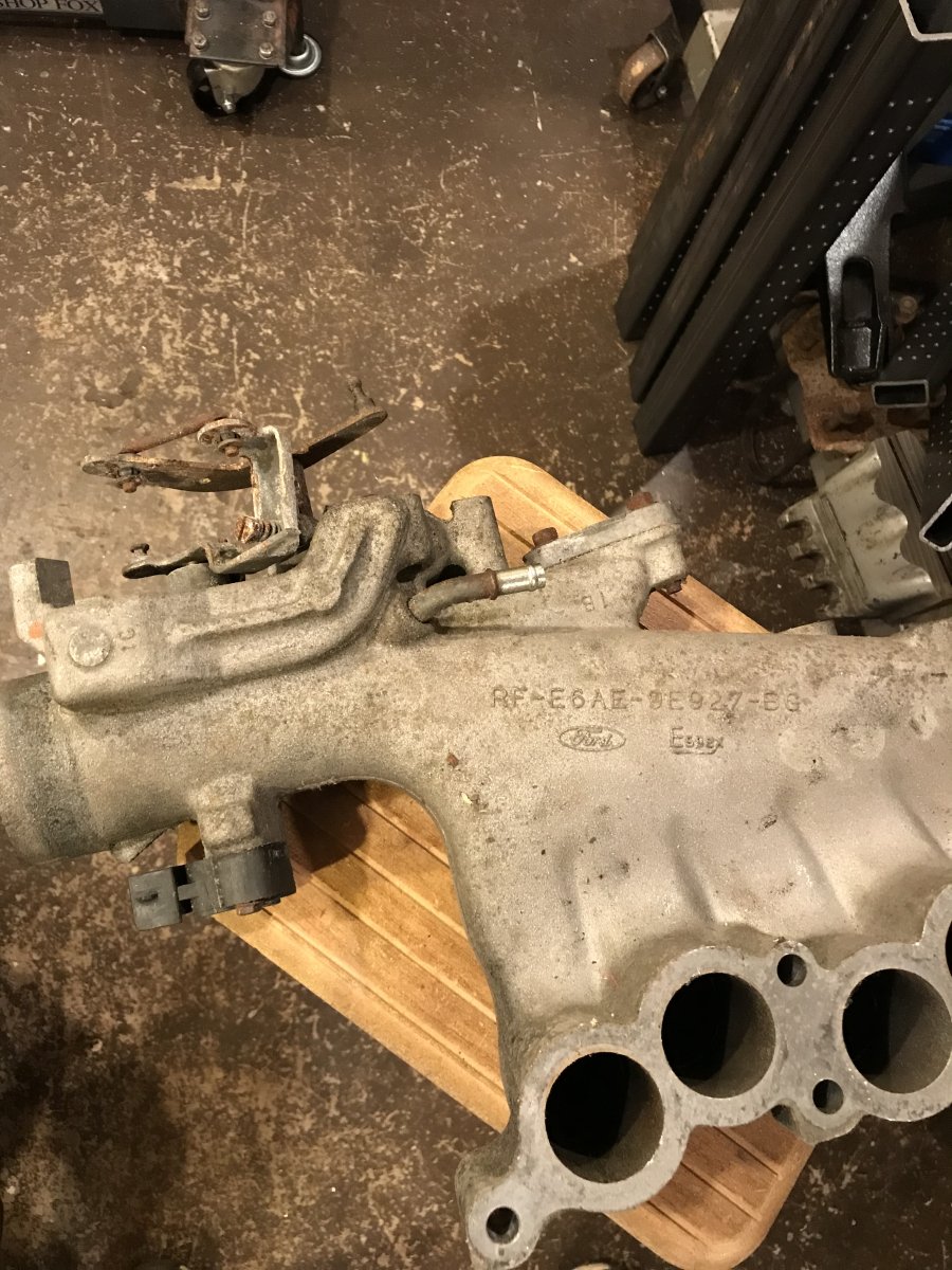 93-97 3.0 v6 UPPER INTAKE