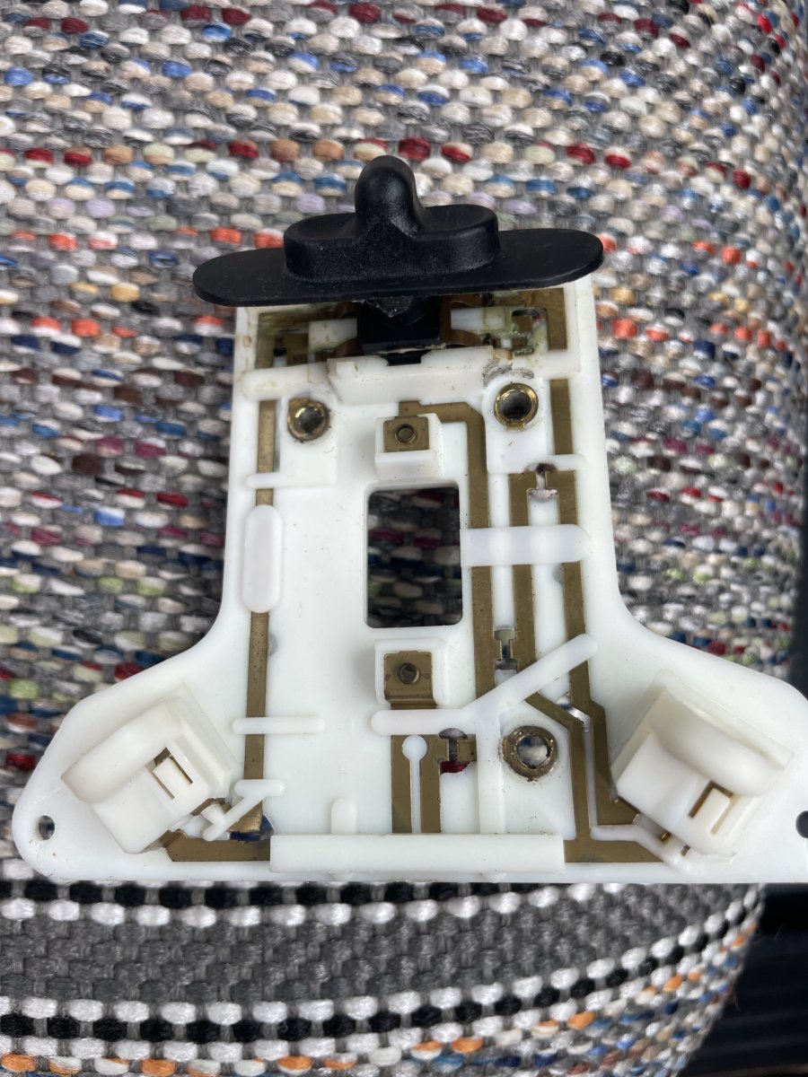 Dome light on a 2001 regular cab question