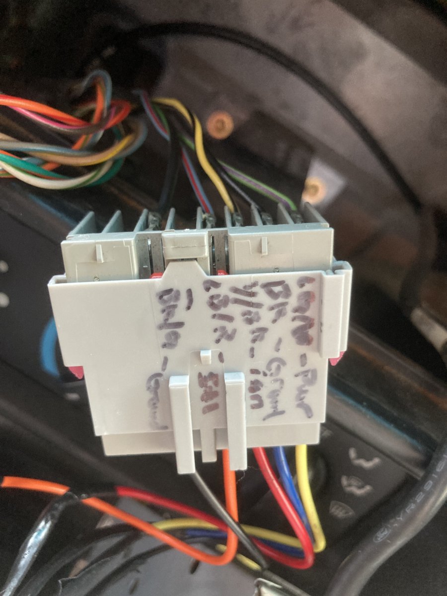 Two different OEM radio types?