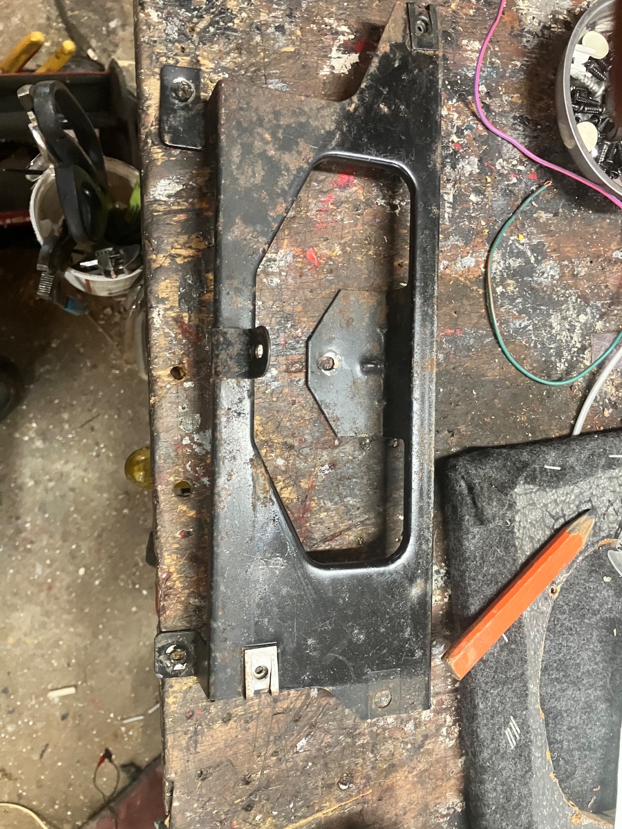 Radio-speaker set up. 1st generation, short cab