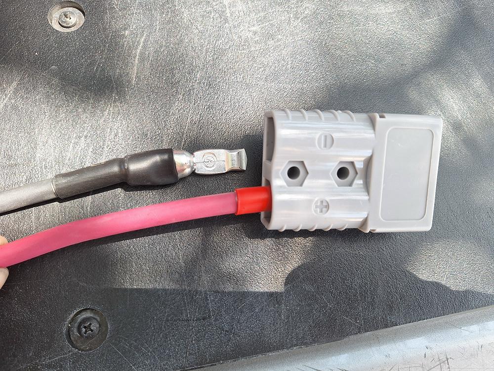 installing_an_anderson_connector.JPG