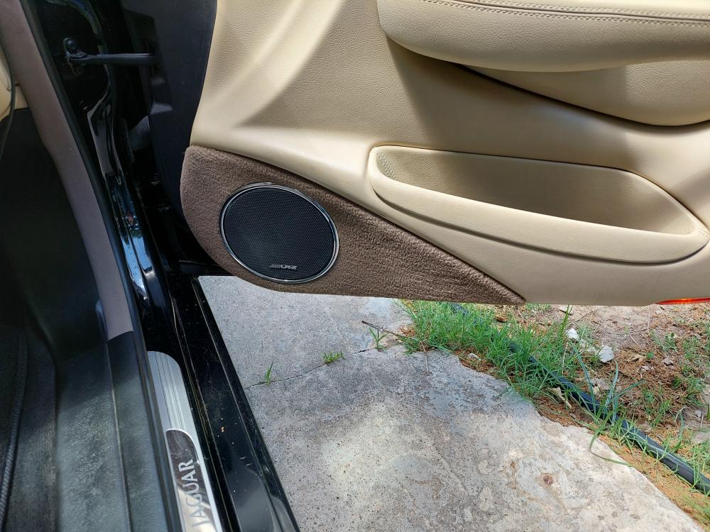 jaguar_xj8_door_speaker_replacement_pioneer.JPG
