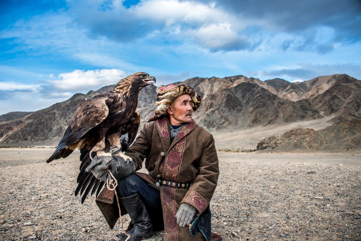 KazakhEagleHunter6_Mongolia_2016-591438b24bb77.jpg