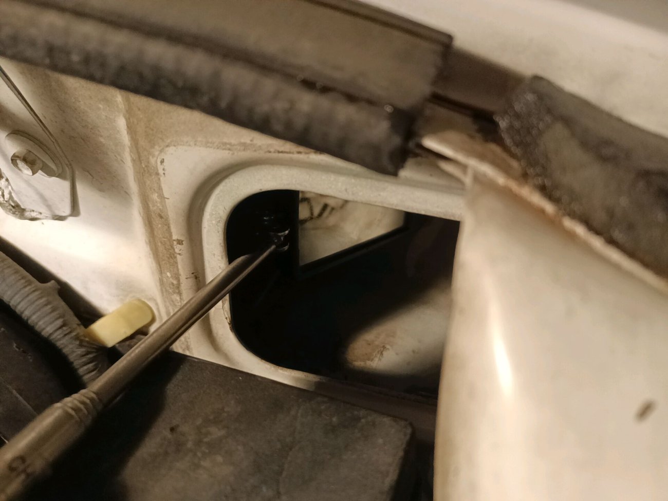 Water leak driver side-98 Ranger 2.5L