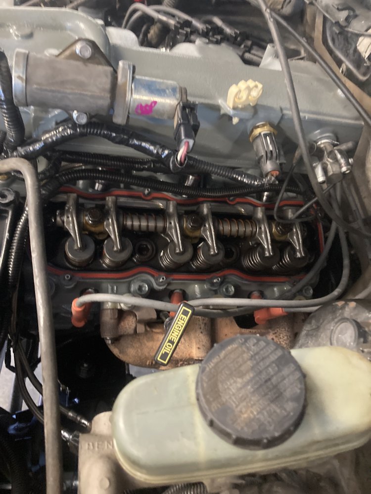 No valve cover.jpg