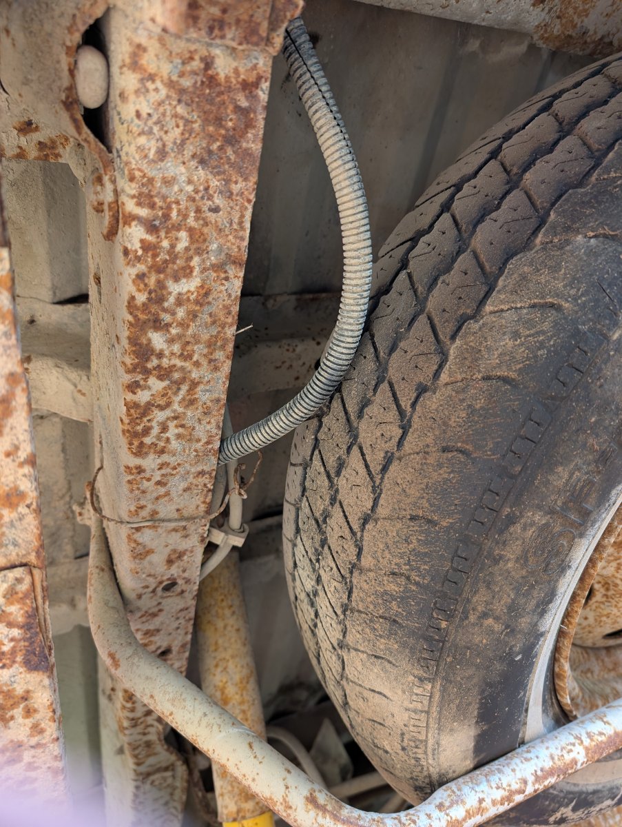 1993 spare tire mount