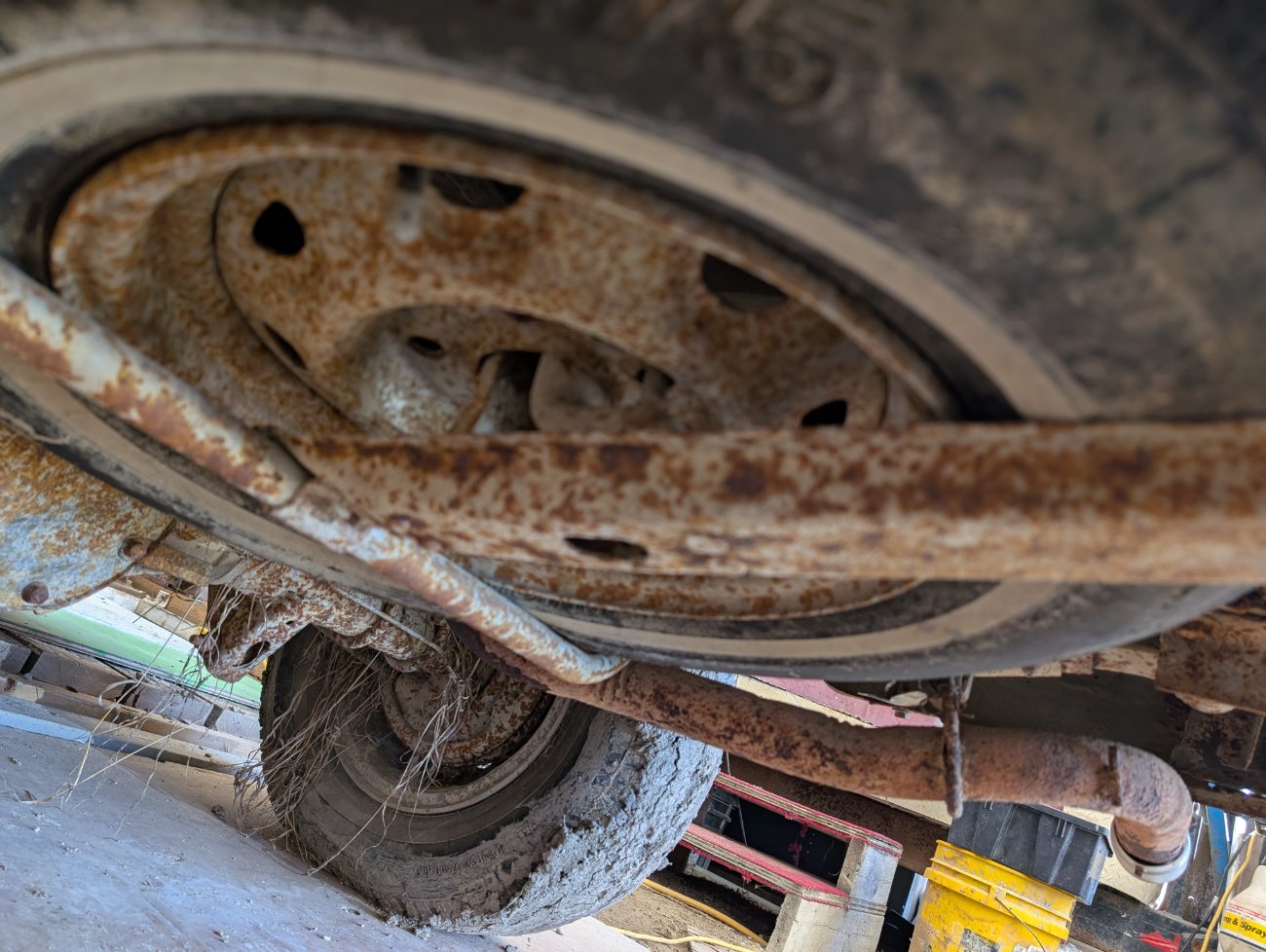 1993 spare tire mount