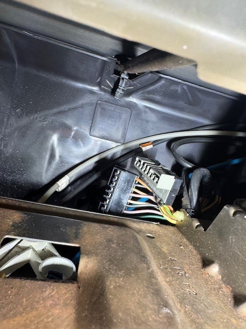 ranger inside dash harnesses.jpg