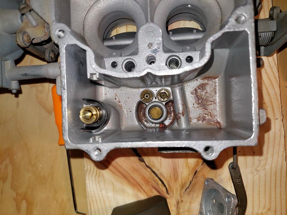 rebuilt_carb_ford_2-8_v6-200.JPG