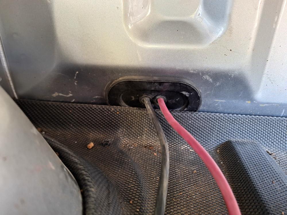 remote_battery_cables.JPG