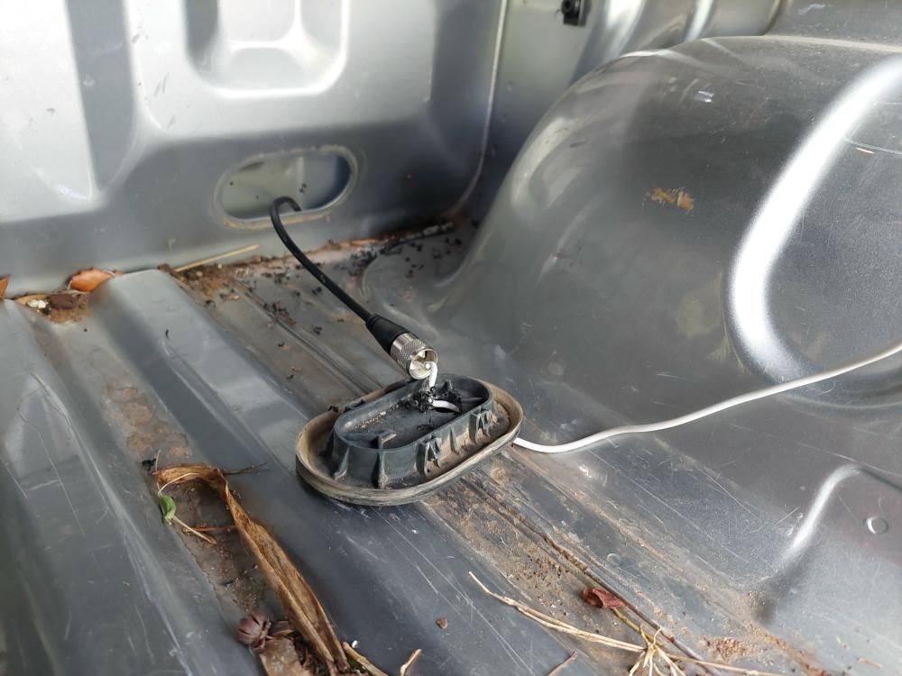 trs-3_ford_ranger_trail_comms_cb_antenna_1000.JPG